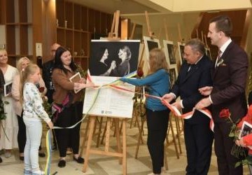 „Pokój dla Matek - Matki dla Pokoju” – polskie i ukraińskie mamy bohaterkami projektu fotograficznego wielickiej biblioteki
