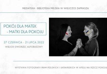 Wystawa fotografii „Pokój dla Matek – Matki dla Pokoju” na wielickim dworcu autobusowym