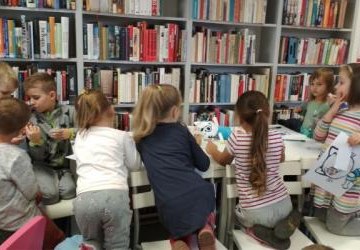 Kicia Kocia w bibliotece