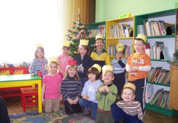 Mali czytelnicy odwiedzają naszą bibliotekę