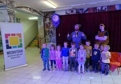 Spektakle teatralne w bibliotekach powiatu wielickiego