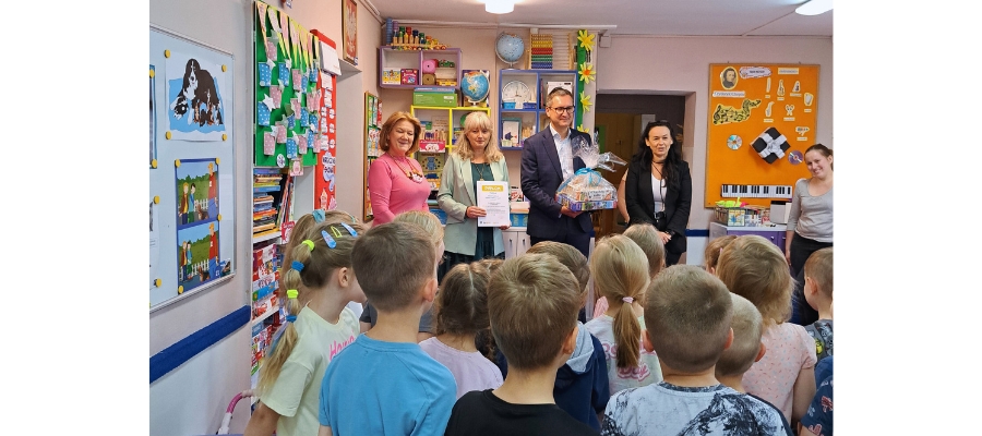 80 lat! Biblioteka na kartach lapbooka