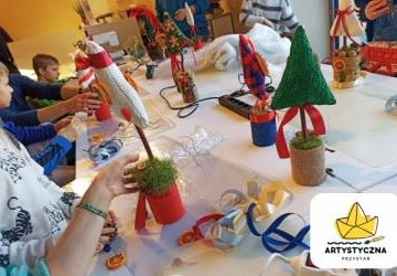 Świąteczne choinki w Beemce