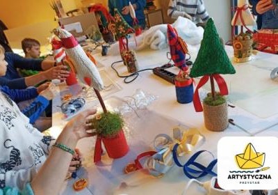 Świąteczne choinki w Beemce