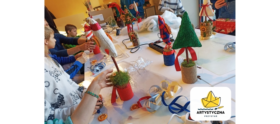 Świąteczne choinki w Beemce