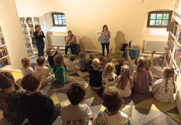 Podróże z książką w naszej bibliotece