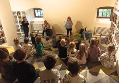 Podróże z książką w naszej bibliotece