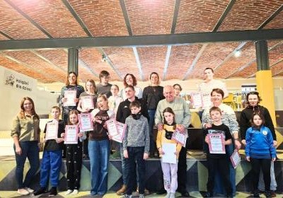 Rodzinny Turniej Układania Puzzli w Bibliotece Młodych