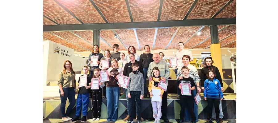 Rodzinny Turniej Układania Puzzli w Bibliotece Młodych