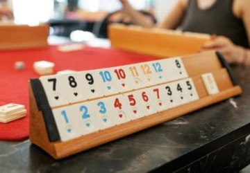 Luźne Granie w Rummikub w Wieliczce – dołącz do stołu pełnego emocji!