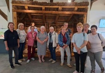 Wakacyjny Klub Seniora z wizytą w Muzeum Archeologicznym