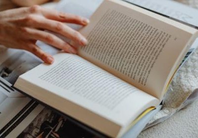 Wymiana książek w filii bibliotecznej na os. Kościuszki