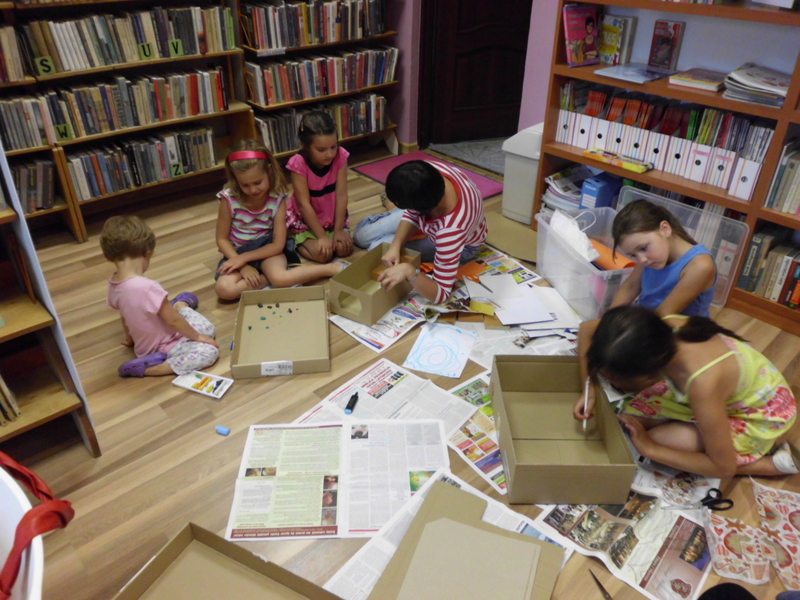 Wakacyjne zajęcia w bibliotece za nami