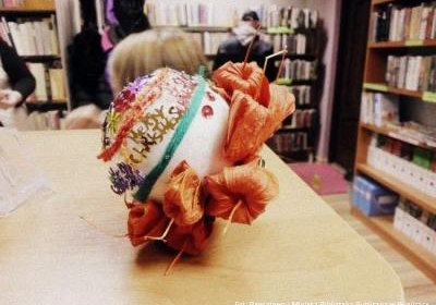 Wieńce adwentowe i cekinowe bombki czyli co się działo w bibliotece