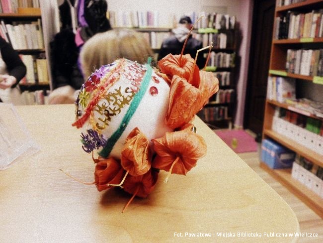 Wieńce adwentowe i cekinowe bombki czyli co się działo w bibliotece