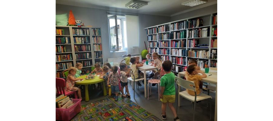 Pszczółki w bibliotece