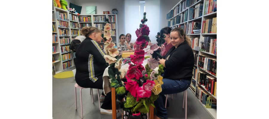 Relaksujące filcowanie w bibliotece