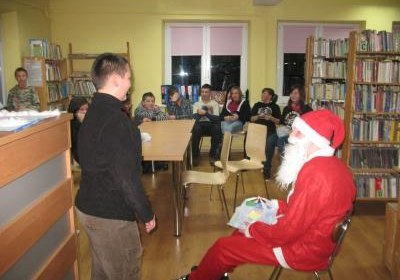 Święty Mikołaj z wizytą w bibliotece