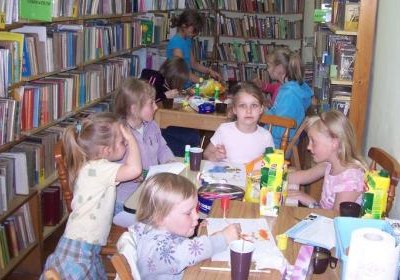 „Biblioteka zawsze po drodze, nie mijam – wchodzę”