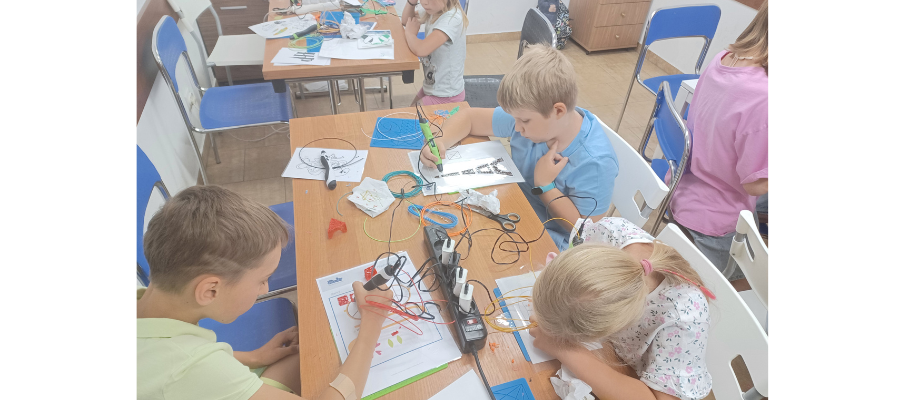 Radosne i twórcze wakacje z biblioteką