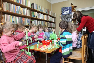 Przedszkolaki w bibliotece w Śledziejowicach