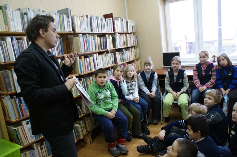 Z „Wierszownikiem z podróży dookoła świata” Łukasza Dębskiego