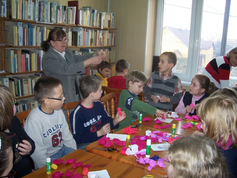 Krepinowe kwiaty na Dzień Babci i Dziadka