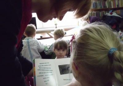 Przedszkolaki w bibliotece