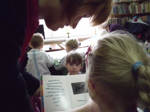 Przedszkolaki w bibliotece