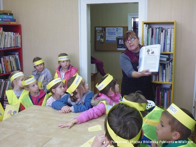 Odblaskowe Pierwszaki w bibliotece