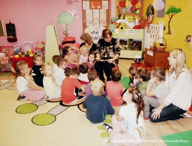 Pluszowe Misie z całego świata wędrują do Przedszkola i witają w Bibliotece