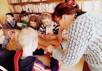Przedświąteczne spotkania - Tradycja wysyłania życzeń i strojenia choinki