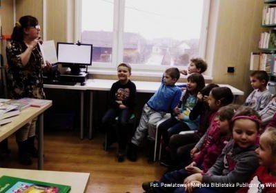 Pierwszaki promują MODĘ na CZYTANIE