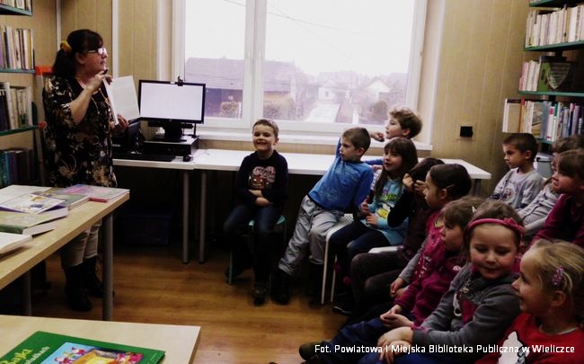 Pierwszaki promują MODĘ na CZYTANIE