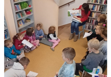 Pierwsza wizyta przedszkolaków w bibliotece
