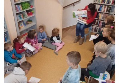 Pierwsza wizyta przedszkolaków w bibliotece