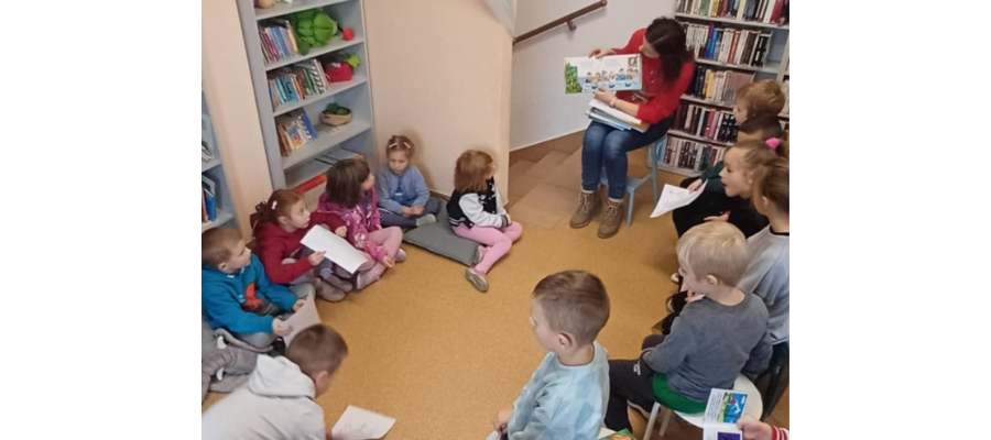 Pierwsza wizyta przedszkolaków w bibliotece