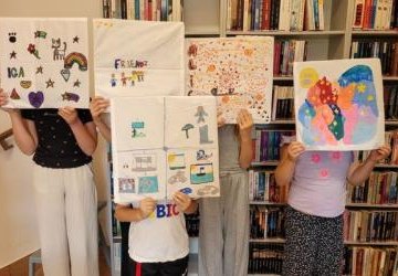 Wakacje z biblioteką w Śledziejowicach – Puzzloteka i malowanie poszewek na poduszki