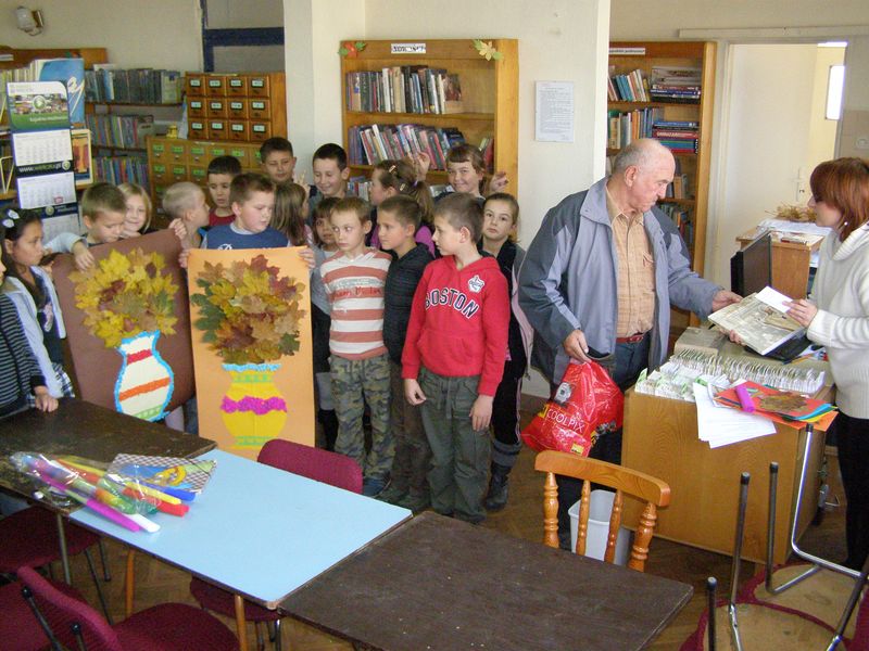 Chodzi, chodzi Pani Jesień- worek liści niesie...