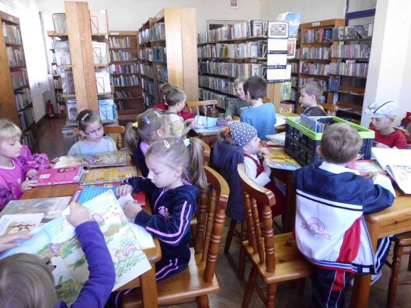 Przedszkolaki w bibliotece - lekcja biblioteczna