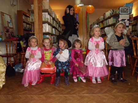 Bajkowo i kolorowo w bibliotece- Dzień Postaci z Bajek