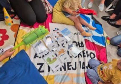 Zabawny angielski w bibliotece