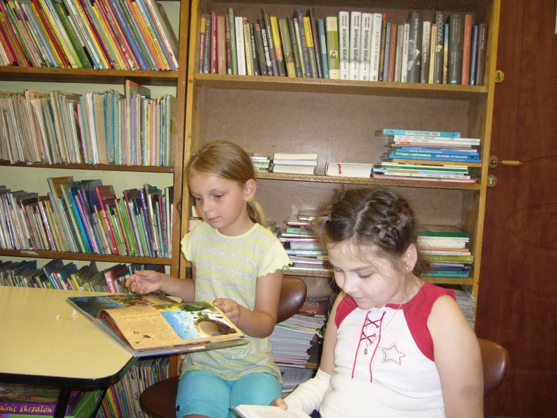 Zabawne wakacje z biblioteką