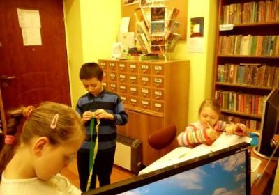 Przystrajanie biblioteki na święta