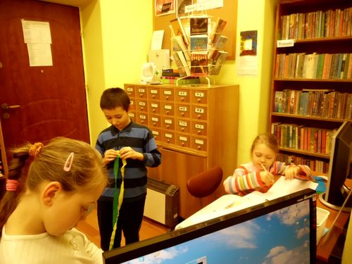 Przystrajanie biblioteki na święta