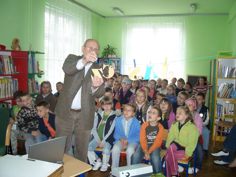 Jaś Czytalski w bibliotece