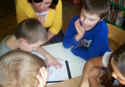 Zabawy z bibliotecznym Molikiem