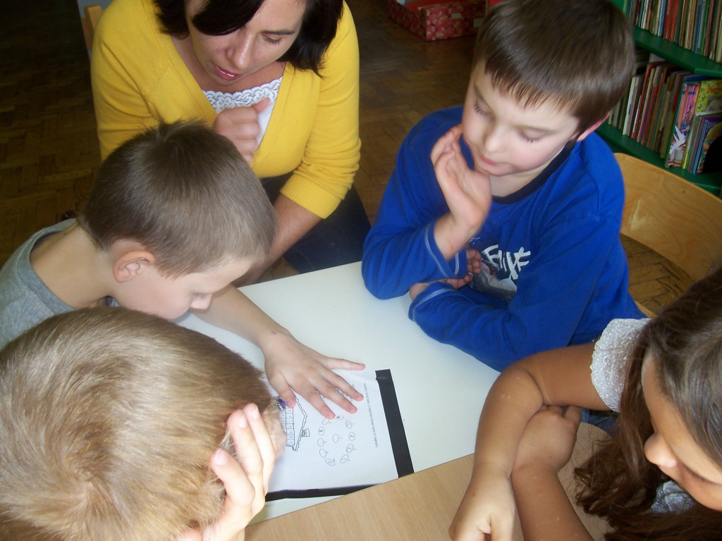 Zabawy z bibliotecznym Molikiem