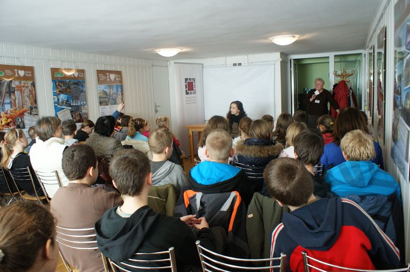 Katarzyna Majgier z wizytą w wielickiej bibliotece