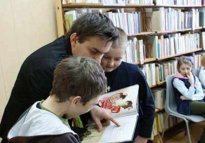 Z „Wierszownikiem z podróży dookoła świata” Łukasza Dębskiego